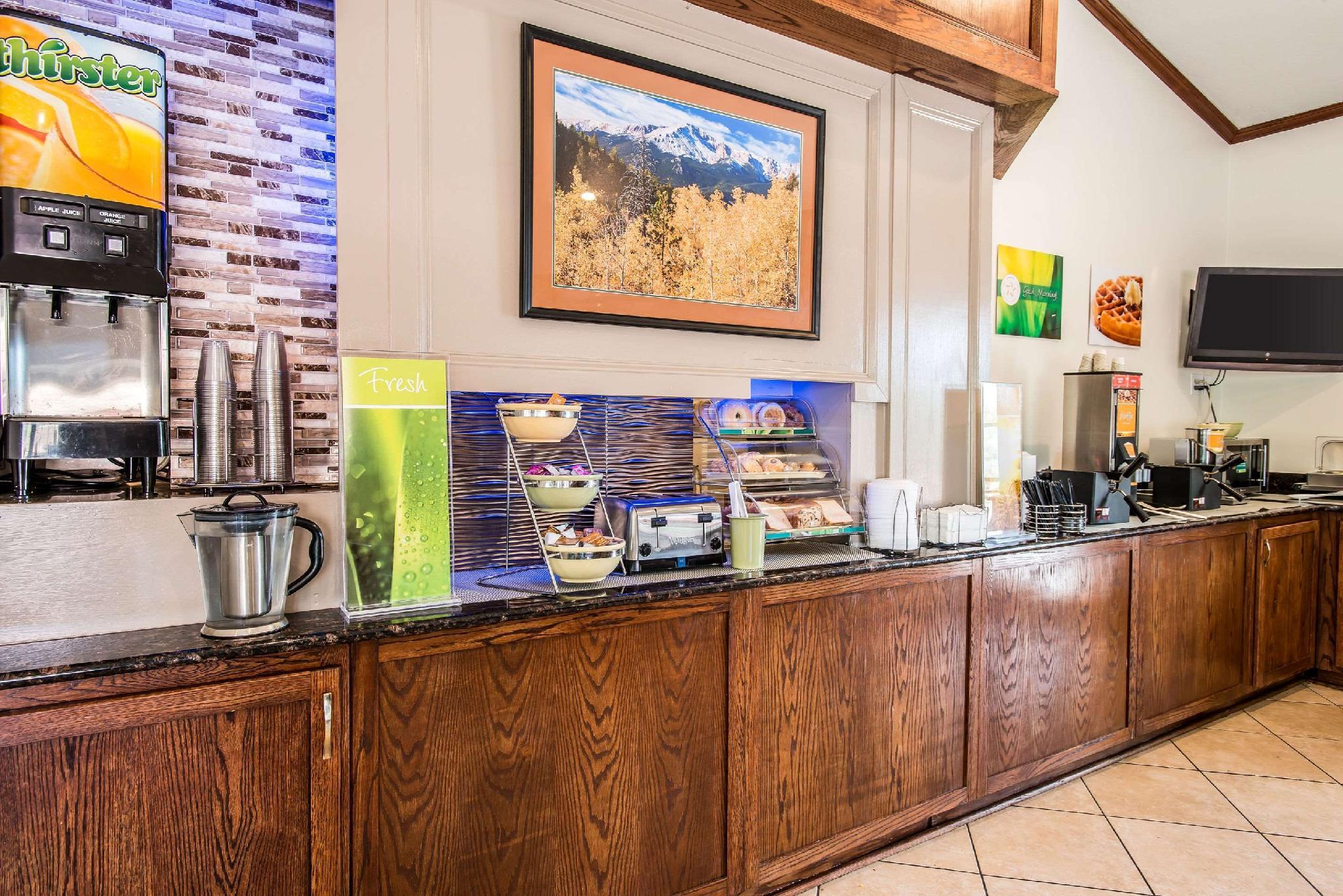 Hotel Quality & Garden Of The Gods 3*