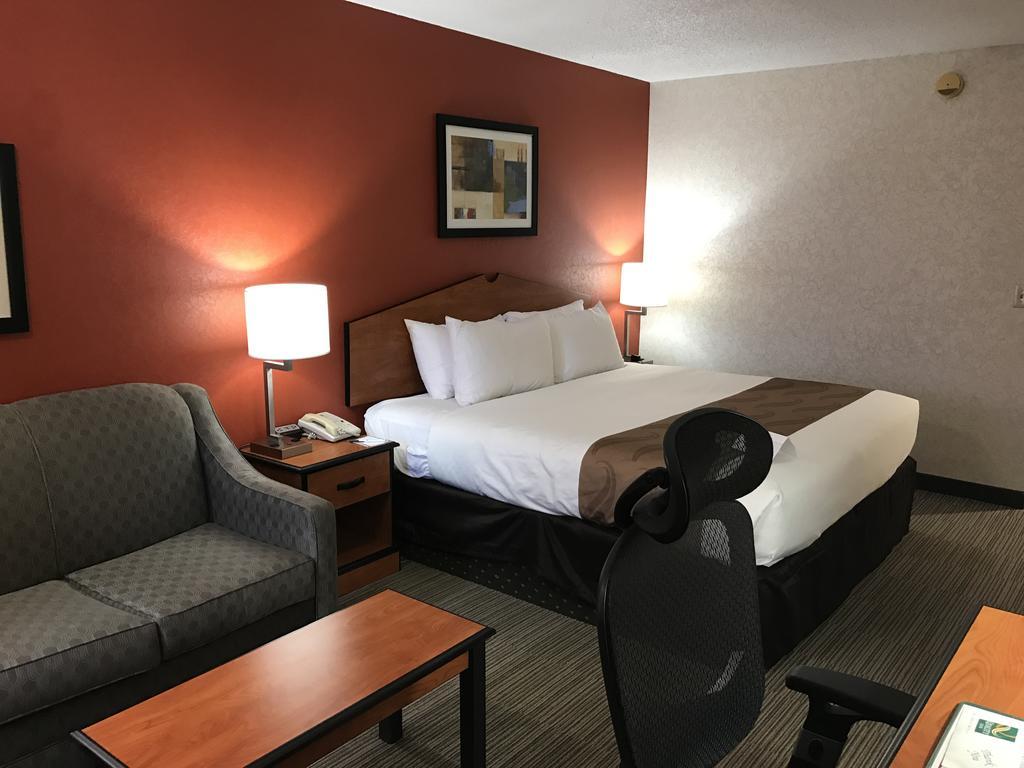 Quality & Garden Of The Gods Hotel