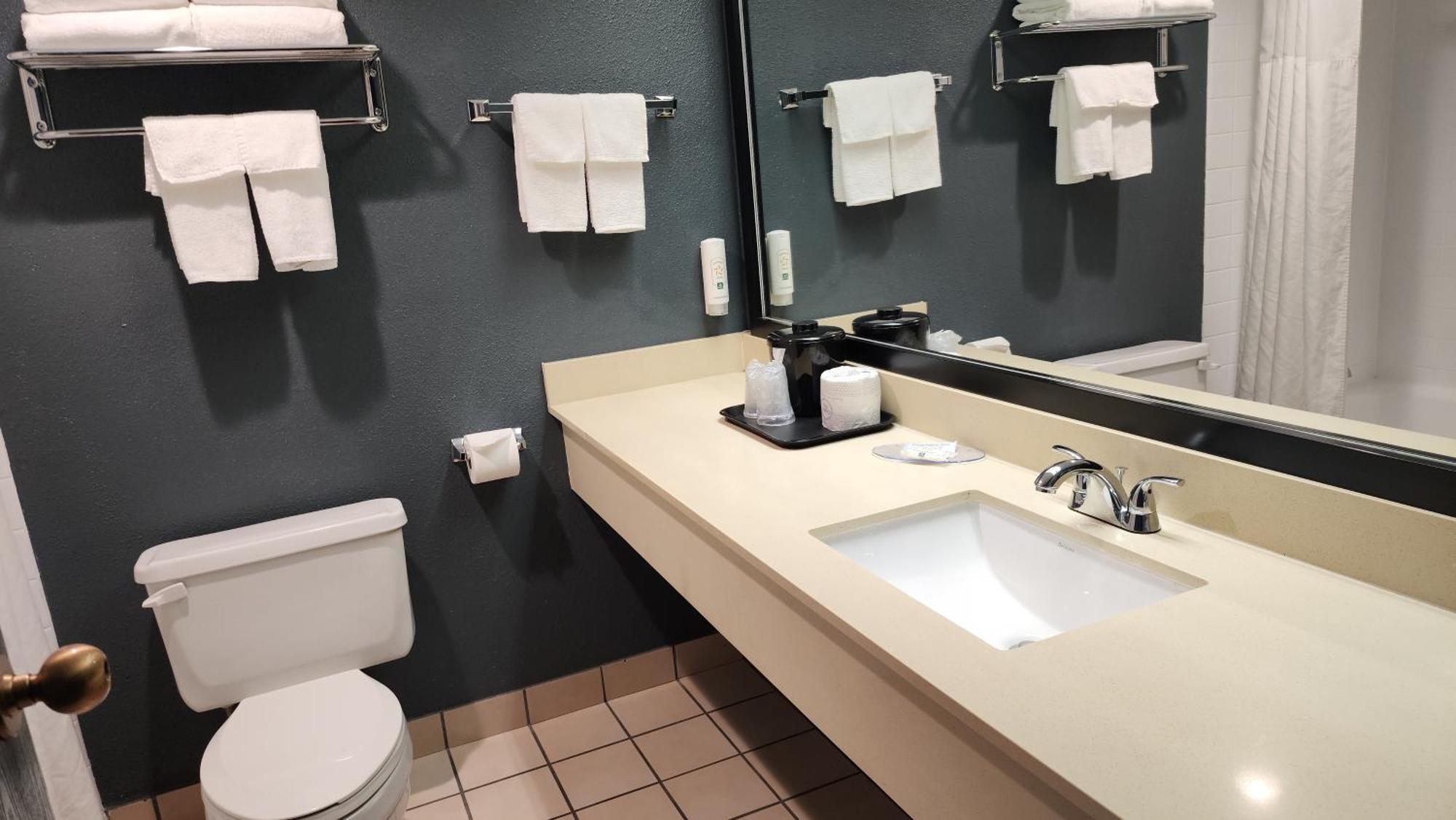 Quality & Garden Of The Gods Hotel 3*