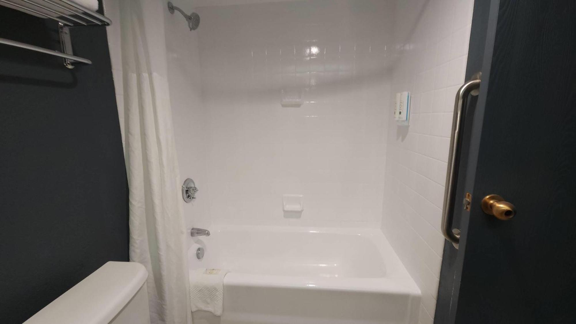 Quality & Garden Of The Gods Hotel 3*